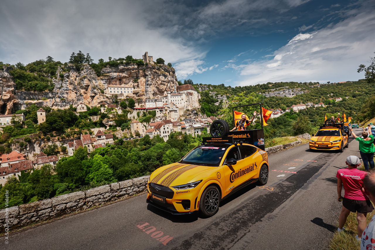 Continental Tires Performance Tour de France Coche con neumáticos Continental en el Tour