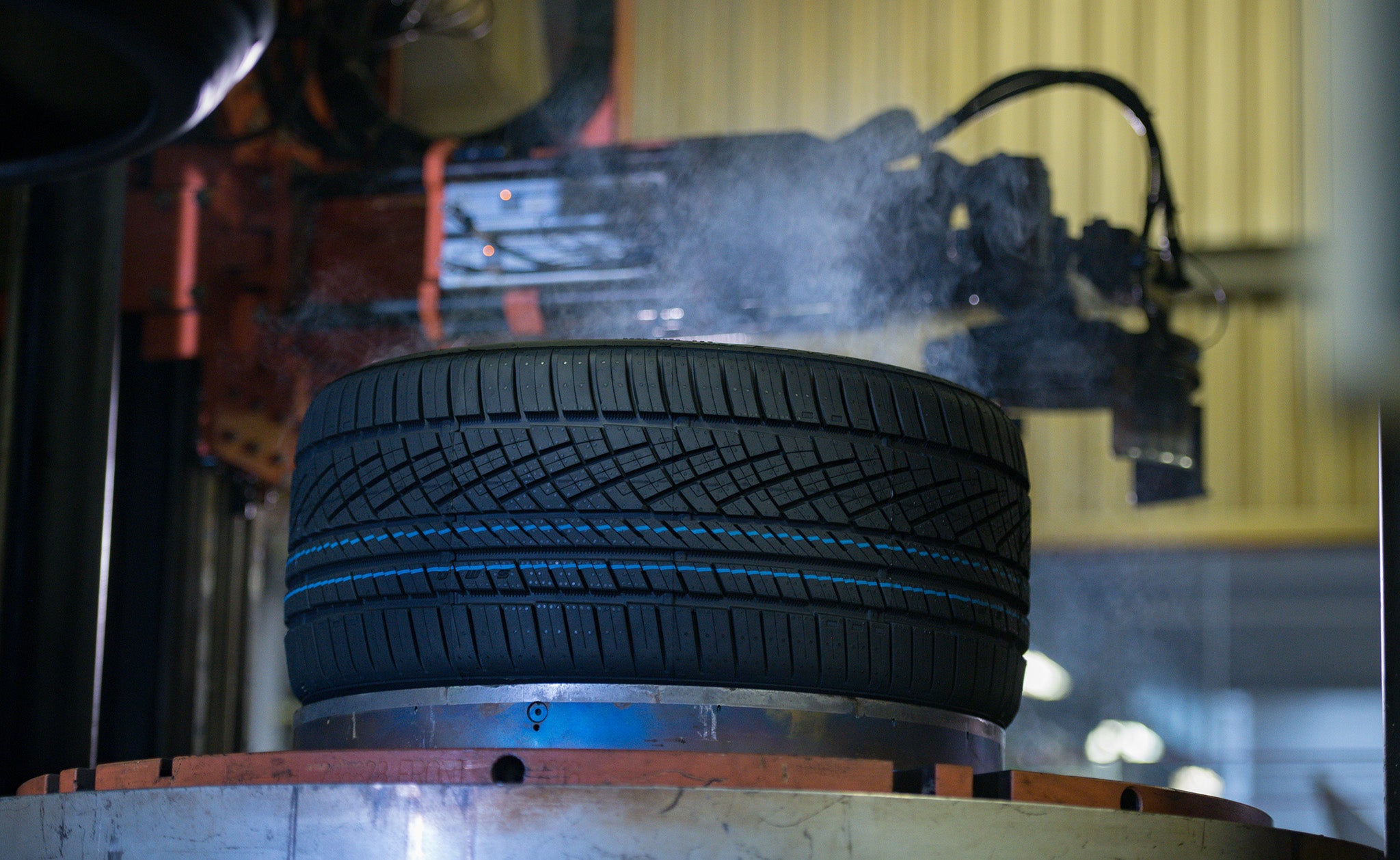 Production of a tire in Korbach, Germany.