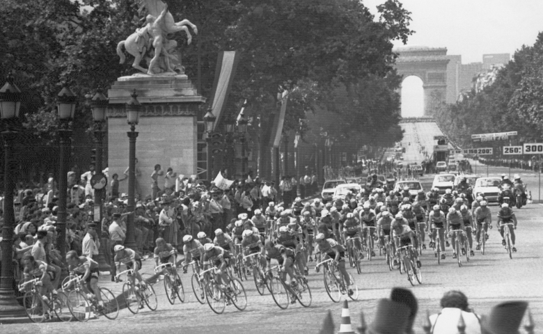 Foto de archivo del Tour en la última etapa, Paris, 20 de julio de 1975 ©Getty Images