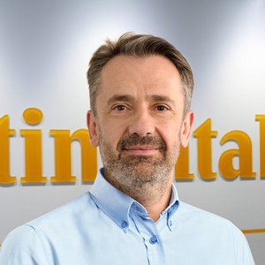 “Con nuestra posición de liderazgo en neumáticos para puertos, pero también como proveedor de automoción, estoy convencido de que podemos ayudar a nuestros clientes a operar de forma más eficiente y sostenible”. Federico Jiménez
